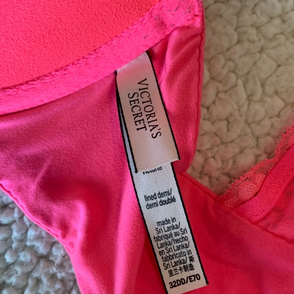Victoria's Secret Lined Demi Lace Racer Back Bra - Picture 3 of 3
